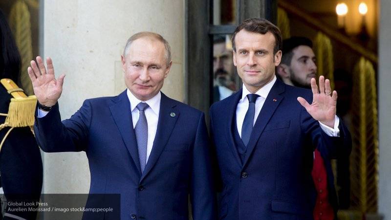 Путин обсудил с Макроном ситуацию в Сирии и на Украине