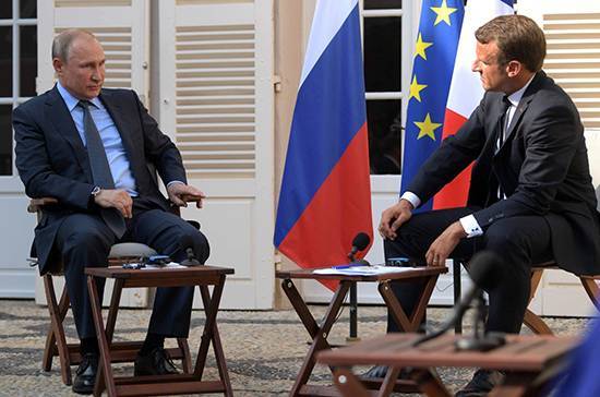 Путин и Макрон провели телефонные переговоры