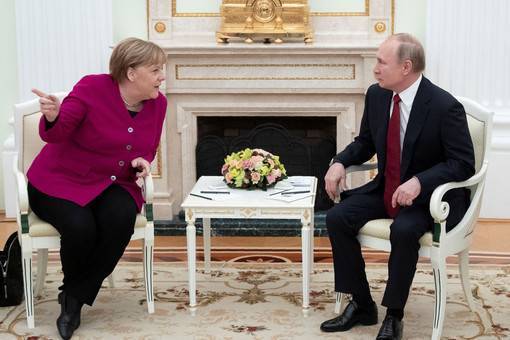 «Идет война, людей убивают»: о чем Меркель говорила с Путиным