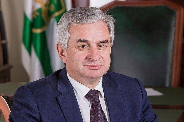 Рауль Хаджимба ушел в отставку с поста президента Абхазии