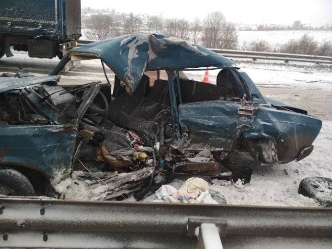 Мужчина погиб в ДТП с грузовиком в Вологде