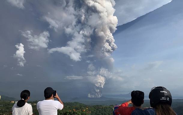 Жителей Филиппин эвакуируют из-за угрозы извержения вулкана - Cursorinfo: главные новости Израиля