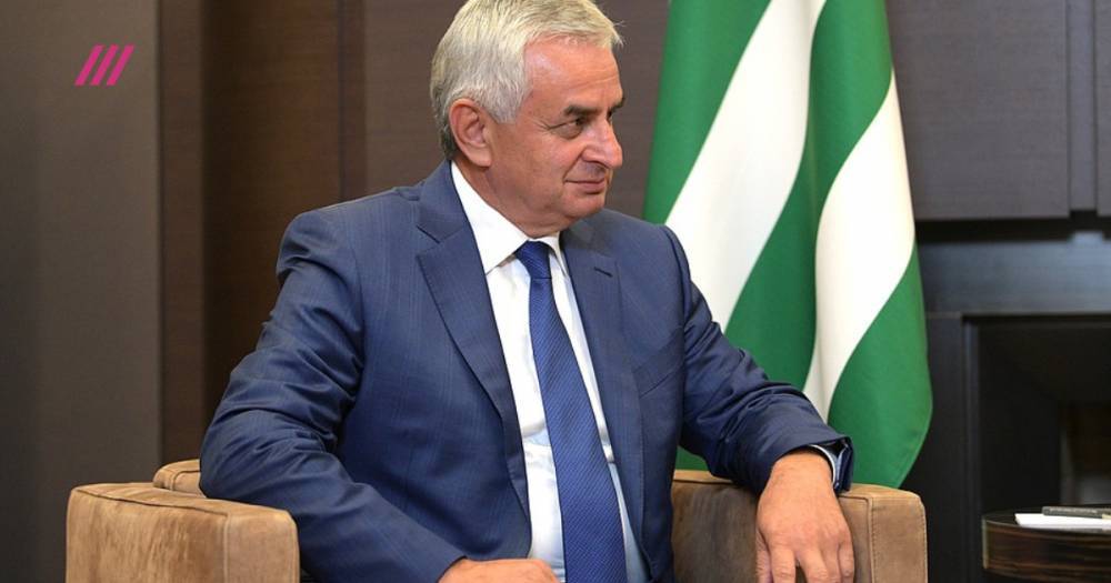 Президент Абхазии ушел в отставку.