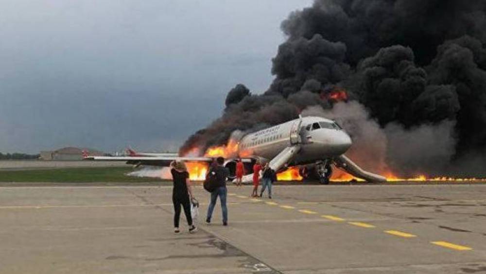 Единственной причиной катастрофы самолета SSJ-100 следствие считает ошибку пилота