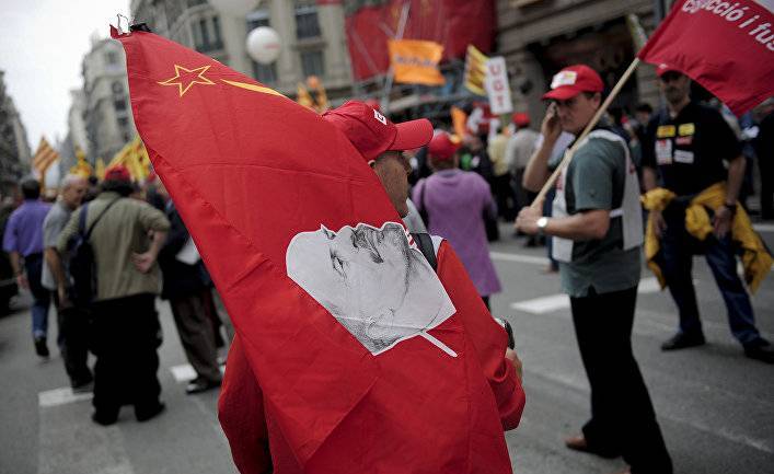«Марксдональдс», «Леруа Ленин», «Эль Корте Энгельс»: в Испании наступает коммунистическая антиутопия (Público, Испания)