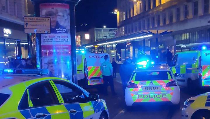 В Манчестере мужчина напал с ножом на прохожих, есть пострадавшие