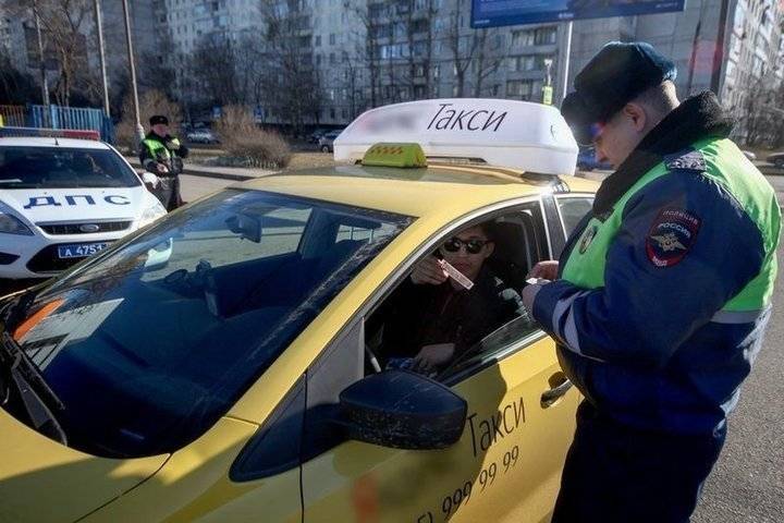 СМИ: россиянам с судимостью могут запретить работать таксистами