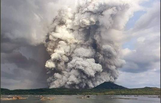 Эвакуация населения началась на Филиппинах из-за извержения вулкана