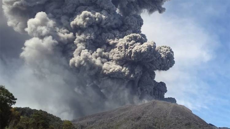 Началось извержение знаменитого вулкана Тааль на Филиппинах