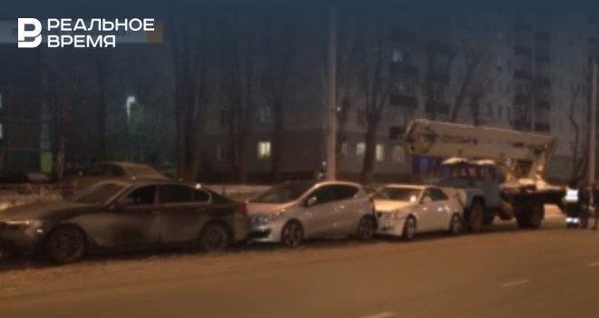 В Казани грузовик врезался в Cadillac, BMW, KIA и «Ладу», собрав «паровозик»