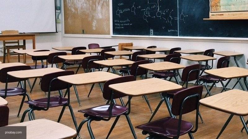 10 школ во Владивостоке проверяют после сообщений о минировании