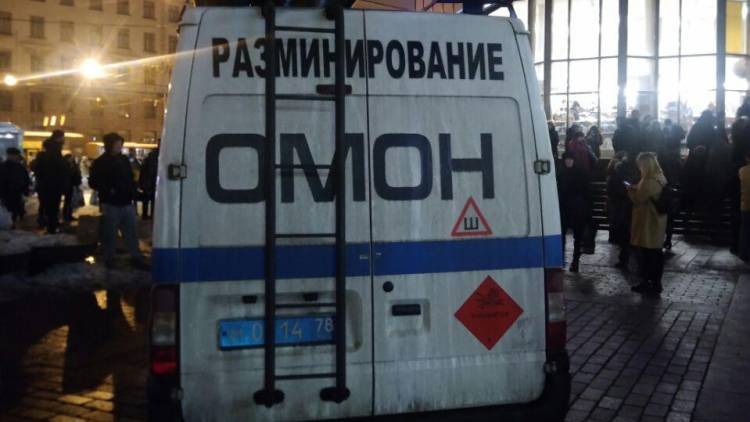 Хабаровские школы эвакуируют из-за угрозы минирования