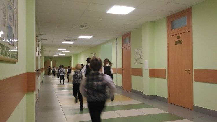 Десять школ Владивостока эвакуированы из-за угрозы минирования