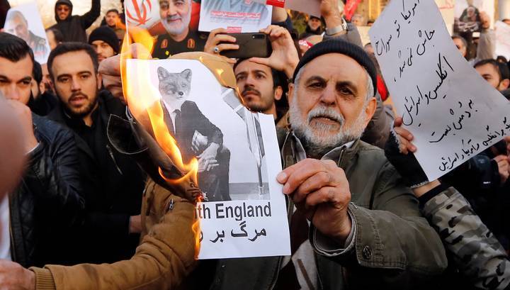 В Тегеране протестующие требуют выслать посла Великобритании из страны