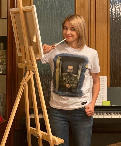 Наталья Поклонская рекламирует футболки с портретом Николая II