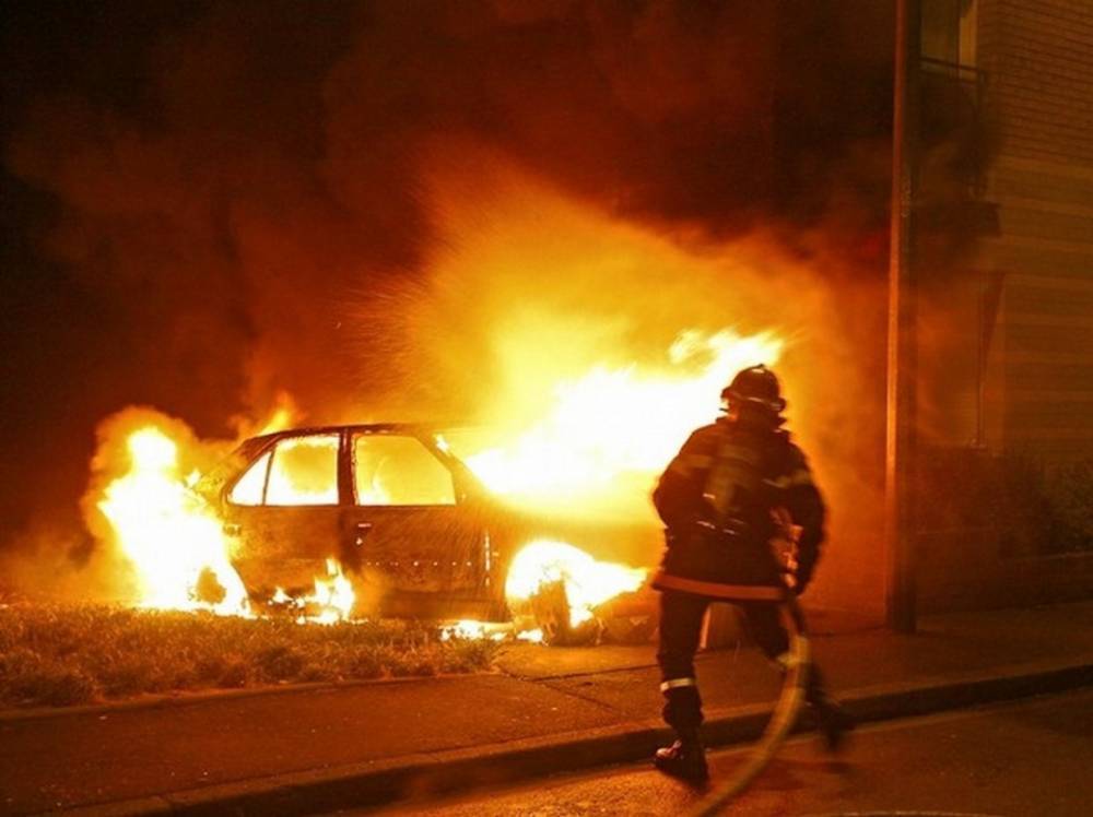 В Вологде у пенсионера сгорел дотла автомобиль