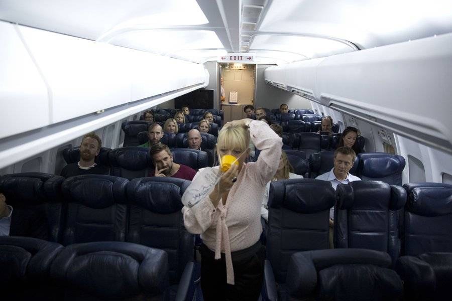 Эксперты рассказали, как работают кислородные маски в самолетах
