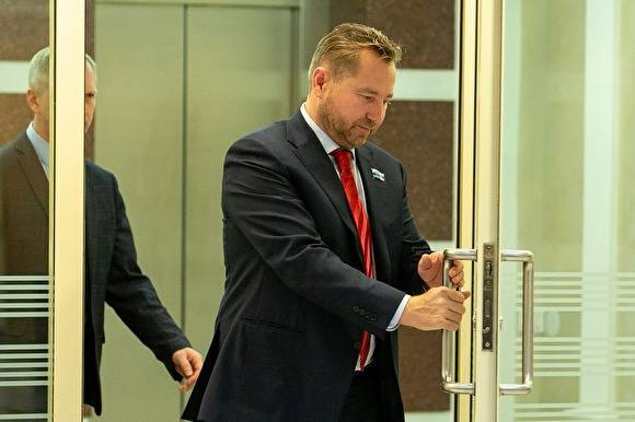 Депутат Брозовский отказался взыскивать многотысячный долг с замглавы аппарата губернатора