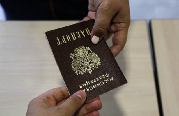 Чиновники ответили на претензии Поклонской о проблемах с получением паспортов жителями Крыма