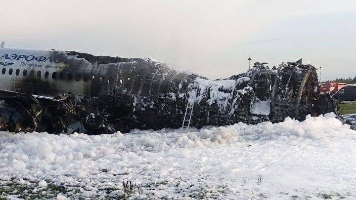СК назвал командира SSJ-100 виновным в крушении самолета в аэропорту «Шереметьево»