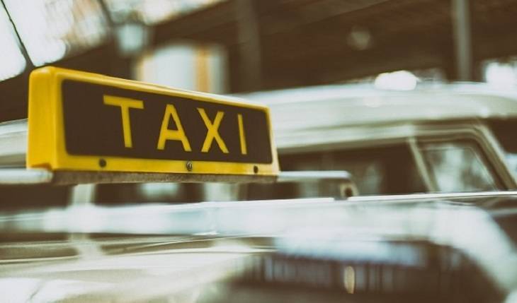 Правила приема на работу в такси ужесточат
