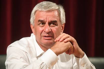 Сложивший полномочия президент Абхазии отказался участвовать в выборах