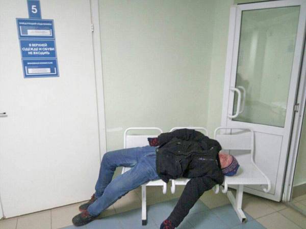 Пьяных екатеринбуржцев вместо вытрезвителей оставляют в фойе больниц