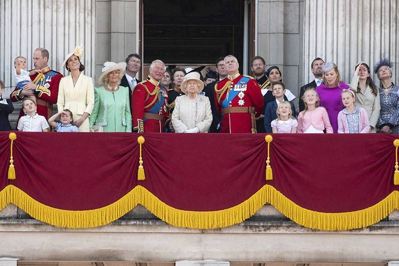 Елизавета II созывает семейный совет из-за принца Гарри и Меган Маркл