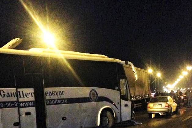 Видео с места аварии 14 автомобилей на Киевском шоссе появилось в Сети