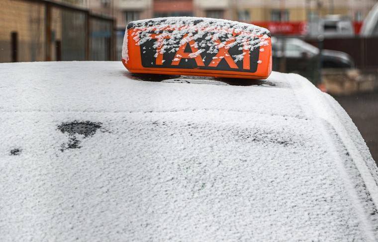 Двое мужчин ограбили пассажира такси в центре Москвы