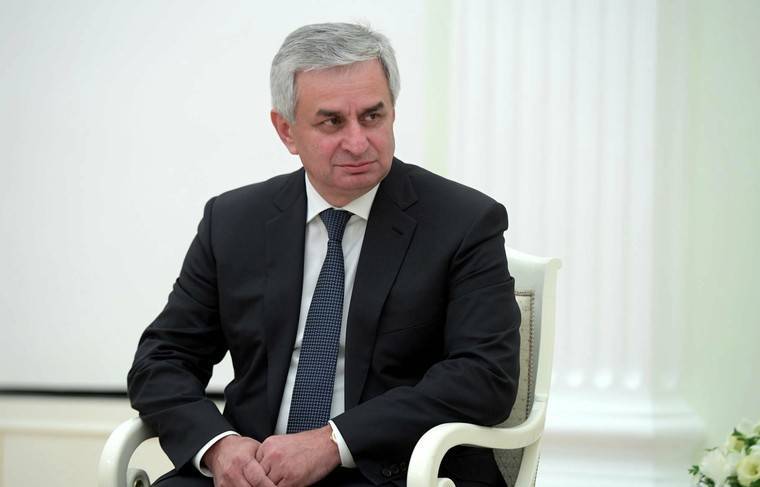 Парламент Абхазии принял отставку президента Хаджимбы