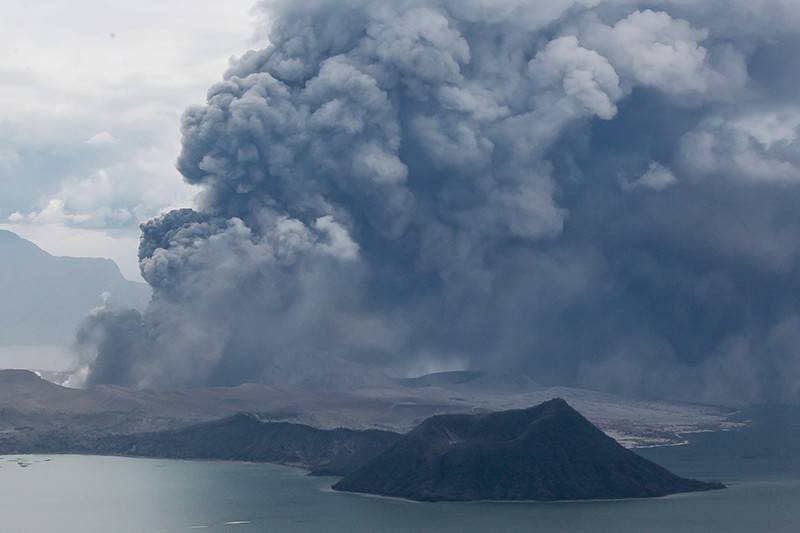 На Филиппинах началась эвакуация из-за извержения вулкана