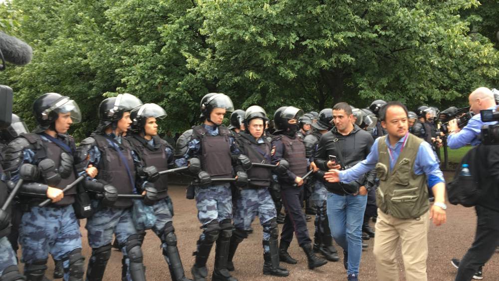 Простаков заявил о необходимости ужесточить наказания для организаторов беспорядков