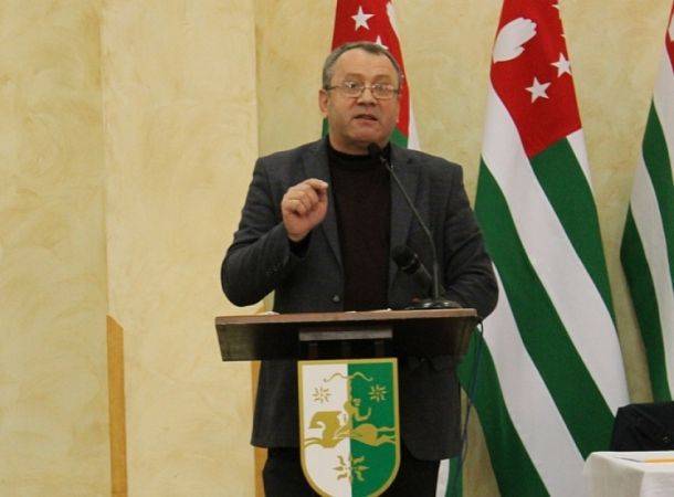 Вице-президента Абхазии ушел в отставку вслед за Хаджимбой