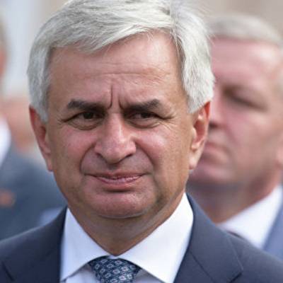 Рауль Хаджимбы - Парламент Абхазии принял отставку президента республики - radiomayak.ru - Апсны