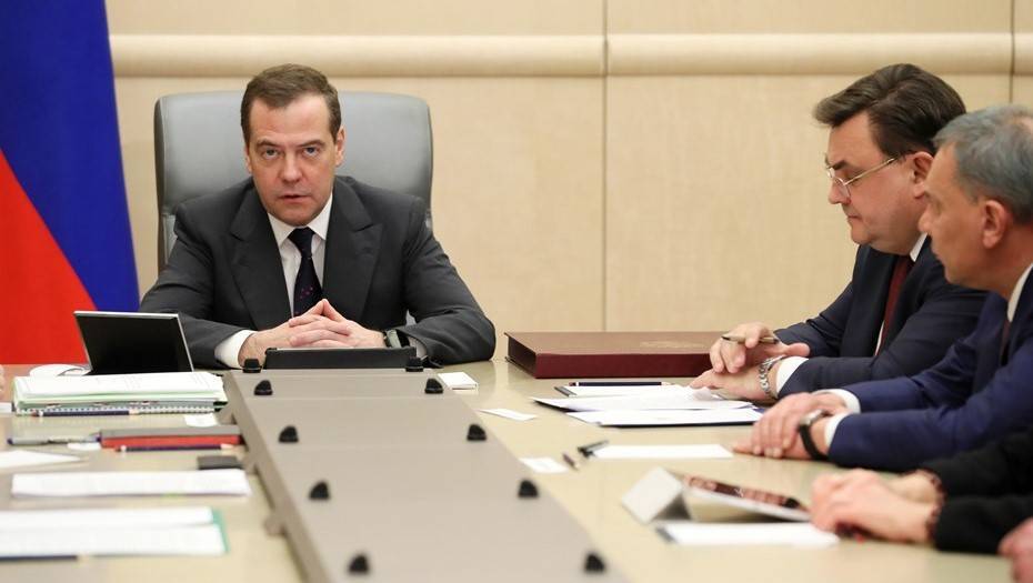 Медведев поручил выделить 22 млн рублей на закупку иностранных лекарств для детей