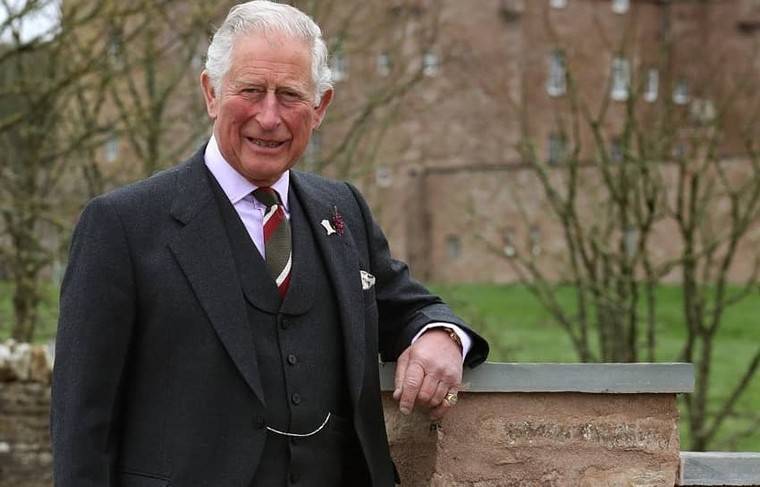 Принц Чарльз вернулся в Великобританию после скандального заявления Гарри