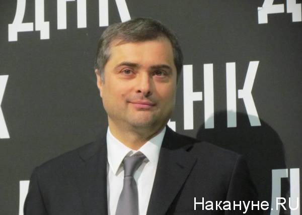 Сурков призвал абхазов "не выдавливать президентов досрочно"