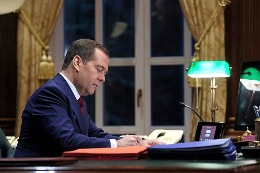 Медведев отменил почти 1,3 тысячи устаревших актов РСФСР
