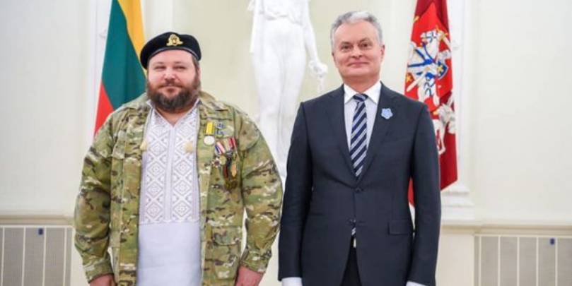 Президент Литвы наградил украинцев, оборонявших Вильнюс от советской армии