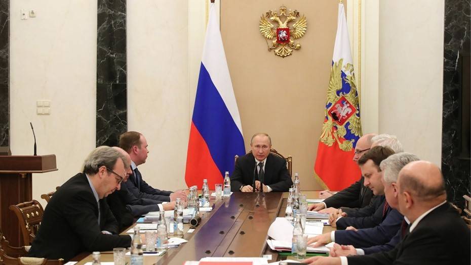 Путин провел совещание по подготовке послания Федеральному собранию