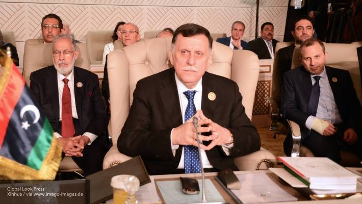 Переговоры Хафтара и Сарраджа определят судьбу Ливии, считает Аббас Джума