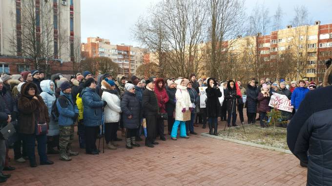 Власти Петербурга прокомментировали антимусорные митинги в Петергофе и Ломоносове