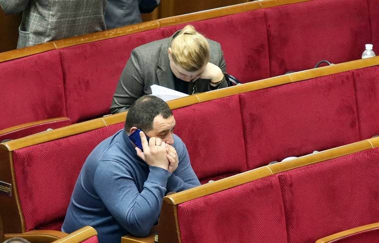 На Украине депутатов будут наказывать за неличное голосование