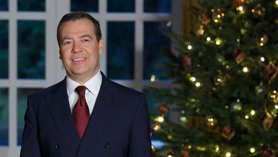 "Чем новее год, тем ближе к смерти": Медведев процитировал Чехова по поводу окончания праздников