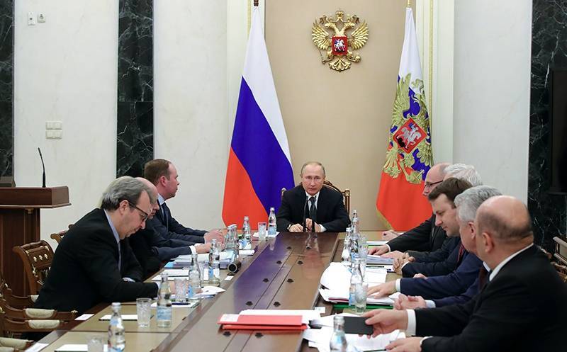 Путин провел совещание по подготовке Послания