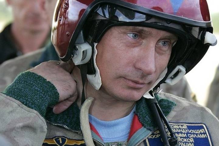 Опубликована новая серия фотографий Путина из кремлевского архива
