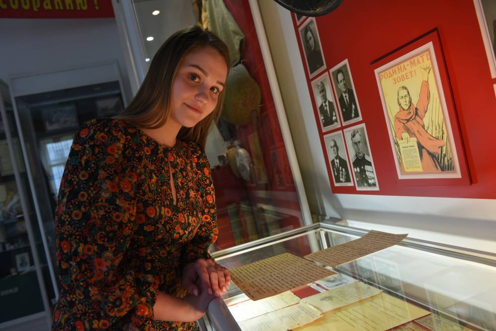 Выставку автографов культовых личностей открыли в петербургском МФЦ