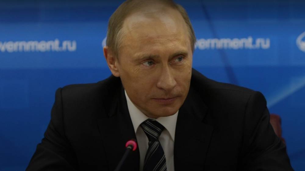 Кремль опубликовал архивные фото и видео Владимира Путина
