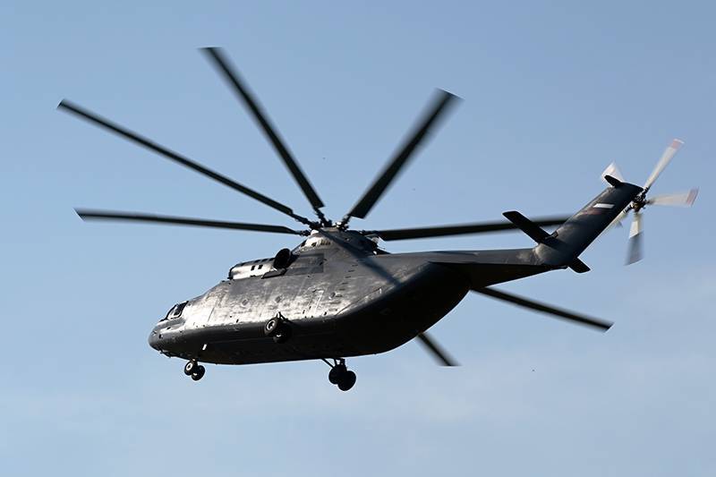 Тяжелый вертолет экстренно сел в Красноярском крае